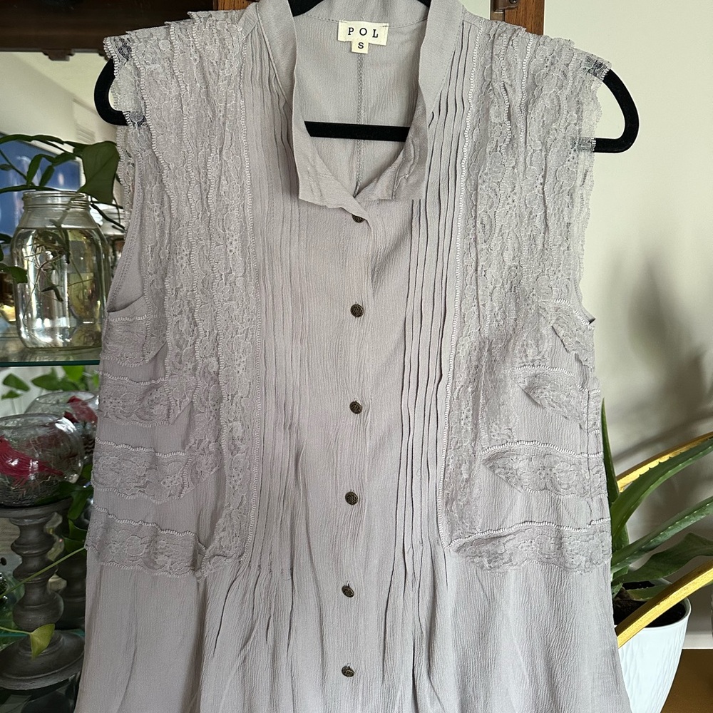 POL Women's Sleeveless Lace Blouse in Gray